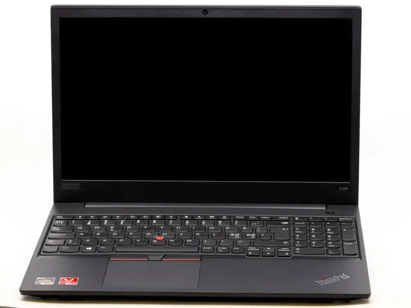  لپ تاپ Lenovo ThinkPad E595 یکی از محصولات محبوب سری ThinkPad است که با کیفیت ساخت بالا، کیبورد حرفه‌ای و عملکرد قابل اعتماد شناخته می‌شود. این دستگاه با پردازنده AMD Ryzen 5، حافظه رم 8 گیگابایتی و حافظه SSD پرسرعت، اجرای نرم‌افزارهای اداری، حسابداری، آموزشی و کارهای روزمره را به‌راحتی انجام می‌دهد.بدنه مقاوم، طراحی حرفه‌ای و صفحه‌نمایش 15.6 اینچی، این مدل را به انتخابی مناسب برای دانشجویان، شرکت‌ها و کسب‌وکارها تبدیل کرده است.جدول مشخصات فنیمشخصاتمقداربرندLenovoمدلThinkPad E595پردازندهAMD Ryzen 5رم8GB DDR4حافظه256GB SSDگرافیکAMD Radeon 2GBنمایشگر15.6 اینچوضعیتاستوککاربرداداری، دانشجویی، حسابداری نقاط قوت✅ کیفیت ساخت عالی✅ کیبورد حرفه‌ای ThinkPad✅ سرعت بالای SSD✅ مناسب کارهای اداری و دانشجویی✅ ارزش خرید بالا