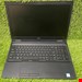  لپ تاپ Dell Latitude 5590 یکی از محبوب‌ترین مدل‌های تجاری دل است که با پردازنده Intel Core i5 نسل هشتم، 8 گیگابایت رم و 256 گیگابایت حافظه SSD عملکردی سریع و روان ارائه می‌دهد. این لپ تاپ برای حسابداری، امور اداری، دانشجویی، فروشگاهی و استفاده روزمره گزینه‌ای ایده‌آل محسوب می‌شود. بدنه مقاوم، کیبورد باکیفیت و قابلیت ارتقا از مزایای اصلی این مدل هستند.