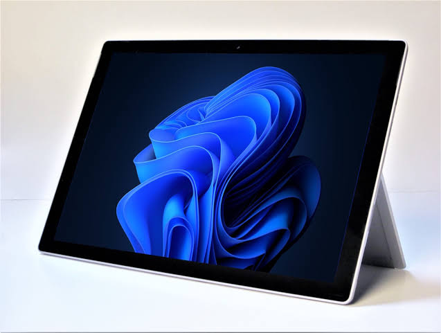  خرید Microsoft Surface Pro 7 Plus با پردازنده Core i5-1135G7، رم 8 گیگ، SSD 256 گیگ و نمایشگر لمسی 13 اینچی. استوک در حد نو با یک ماه گارانتی از سامیار سیستم.