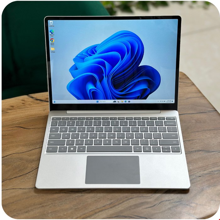 Surface LAPTOP GO 